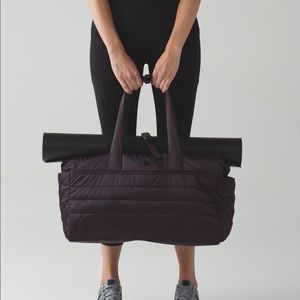 lululemon Get Lost Duffel in Black Cherry